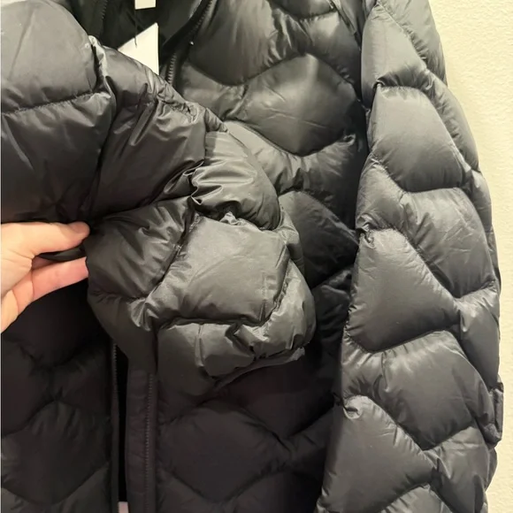 Lululemon Featherweight Black Down Quilted Puffer Jacket - Medium - Picture 5 of 6